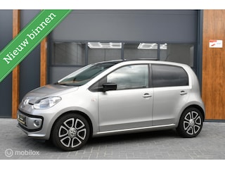 Volkswagen Up 1.0 high up! Cup Edition! PANO/AIRCO/NAVI