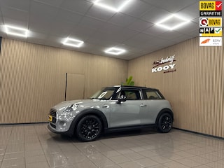 Mini Cooper 3-Deurs 1.5 * Automaat / 1e Eig / Navigatie / LM Velgen / Cruise control / NL Auto *