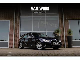 BMW 3-serie Touring 320i Executive | Origineel NL | 3e eigenaar | Xenon | Navigatie Business | Cruise control | Bluetooth | Sportstuur | PDC | Regensensor | Climate control