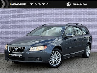 Volvo V70 2.5T Summum | Trekhaak | Stoelverwarming | Cruise Control | Climate Control | Roof Rails | Navigatie | 6CD Wisselaar | Leder | Bluetooth | Parkeersensoren |