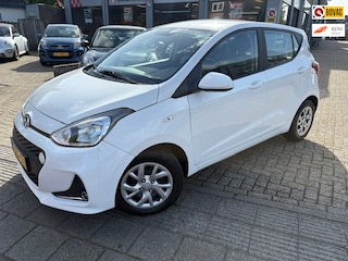 Hyundai i10 1.0i Comfort *navigatie + pdc + airco + Apple/AndroidCarPlay*