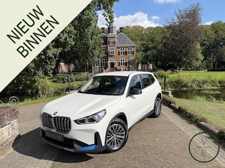 BMW iX1 xDrive30 Launch Edition 67 kWh | HUD | 360 | Keyles | BTW | LED |