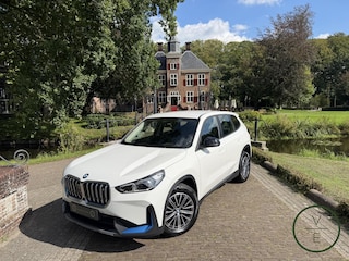 BMW iX1 xDrive30 Launch Edition 67 kWh | HUD | 360 | Keyles | BTW | LED |