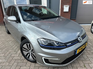 Volkswagen Golf / Navi / Camera / Stoelverw / Park assist / Clima / Cruise / LED