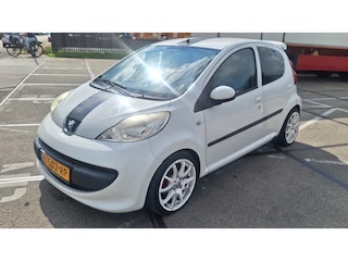 Peugeot 107 1.0-12V XR