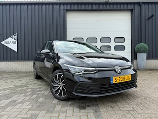 Volkswagen Golf 1.0 TSI Life |apple carplay| adaptive cruise| lounge pakket | parkeersensor|privacy glass
