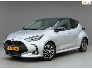 Toyota Yaris 1.5 Hybrid Bi-tone|Trekhaak|All-season|Adaptive-cruise|Carplay|Camera