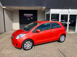 Toyota Yaris 1.3 VVTi Sol MMT / AUTOMAAT / AIRCO / APK MAART 2027 / METALLIC