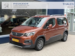 Peugeot Rifter 1.2 Turbo 130PK Allure | Automaat | Zeer ruime en complete auto | Navigatie via telefoon | Trekhaak 1150 KG | Camera | Parkeersensoren V+A | All Season banden | 2x Zijschuifdeur | Climate Control | Cruise Control | LED Dagrijverlichting | Hoge Zitpositie | Dakrails |