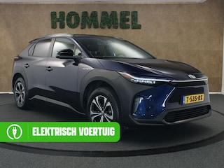Toyota bZ4X Launch Edition 71 kWh - 100%! SOH - ORIGINEEL NEDERLANDSE AUTO - AFKOMSTIG VAN 1E EIGENAAR - 3 FASEN LADEN - ELEKTRISCHE ACHTERKLEP - ELEKTRISCH VERSTELBARE BESTUURDERSSTOEL - CAMERA - PARKEERSENSOREN VOOR/ ACHTER - DRAADLOZE TELEFOONLADER - DODEHOEK DETECTIE - KEYLESS ENTRY/ START - VOORSTOELEN VERWARMD