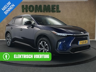 Toyota bZ4X Launch Edition 71 kWh - 100%! SOH - ORIGINEEL NEDERLANDSE AUTO - AFKOMSTIG VAN 1E EIGENAAR - 3 FASEN LADEN - ELEKTRISCHE ACHTERKLEP - ELEKTRISCH VERSTELBARE BESTUURDERSSTOEL - CAMERA - PARKEERSENSOREN VOOR/ ACHTER - DRAADLOZE TELEFOONLADER - DODEHOEK DETECTIE - KEYLESS ENTRY/ START - VOORSTOELEN VERWARMD