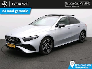 Mercedes-Benz A-klasse 250 e Business Solution AMG Trekhaak | AMG Line | Night Pakket | Panorama Schuif-Kanteldak | Sfeerverlichting. Inclusief 24 maanden Mercedes-Benz Certified garantie voor Europa.