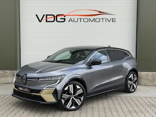 Renault Mégane EV60 Optimum Charge 220 Iconic / SOH 96% / WLTP 500 / Snel lader / Warmtepomp / Harman KArdon / Camera Binnenspiegel / 360 Camera / Navigatie / Carplay / Clima / Two Tone / 20" lm
