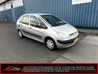 Citroën Xsara Picasso nieuwe apk 2.0i-16V Différence Inruilauto’s tegen vaste prijzen. Voor meer info: 0638140850 Bij de verkoop van gebruikte voertuigen door CD-Cars wordt geen standaard garantie verstrekt. De koper aanvaardt het voertuig in de staat waarin het zich bevindt op het moment van aankoop