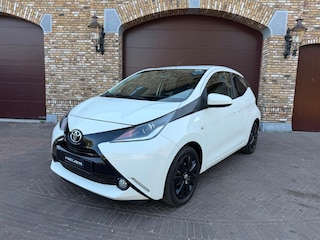 Toyota Aygo 1.0 VVT-i x-play Airco/Automaat/Achteruitrijcamera/5 Deurs/Elekt Ramen/LED/Apk 09-2027