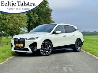 BMW iX xDrive40 Sport|Sportpakket|Sky Lounge|Trekhaak|H/K|Laser|DA Professional|Zeer compleet!