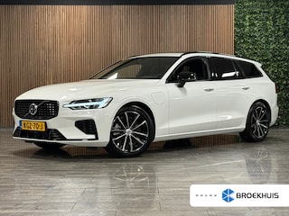 Volvo V60 T8 AWD Recharge Plus Dark | Harman Kardon | Trekhaak | 455pk | 360° Camera | Head-Up Display | Schuifdak | Adaptieve Cruise Control | Stoelverwarming voor+achter | Stuurwielverwarming | Pilot Assist | BLIS Dode Hoek Detectie | Elektrische voorstoelen geheugen | Nappa Lederen bekleding | Zitting verlenging voorstoelen | 18 Inch | Google Infotainment | Keyless Drive | Parkeersensoren voor+achter | Privacy Glass | Elektrisch bedienbare achterklep | DAB Radio | Apple Carplay/Android Auto | Volvo On Call met mobiele App functie | Crystal White Metallic |