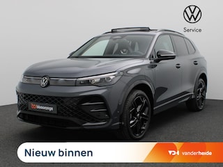 Volkswagen Tiguan 1.5 eHybrid R-Line Edition 272PK DSG Pano-Schuifdak, Black Style, Achteruitrijcamera, Trekhaak, 20" LM Velgen, Keyless, Side Assist, Navi via Apple Carplay/Android Auto, Stoel-Stuurverwarming