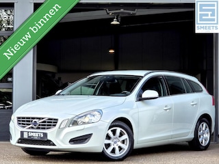 Volvo V60 1.6 T3 Momentum |Clima|Navi|Trekh.|H.Leer|Cruise