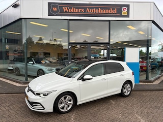 Volkswagen Golf 1.5 eTSI Style *PANO *AUT