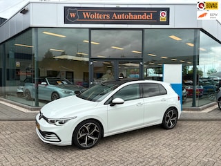 Volkswagen Golf 1.5 eTSI Style *PANO *AUT