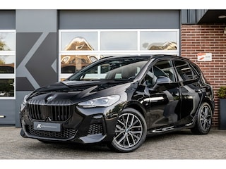 BMW 2-serie Tourer 220i M Sport | Panorama | Trekhaak | Memory | Harman/Kardon | Driving Ass. + | Head-Up | 360 Camera |