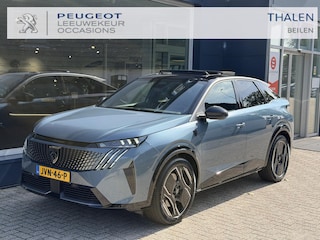 Peugeot 3008 Launch Edition 325 Dual Motor 73 kWh | 8 Jaar Garantie | Nieuw Auto | Volledig Lederen Bekleding | Focal Audio | Panoramisch Schuifdak | LED Matrix Verlichting | Navigatie | 20" Lichtmetalen Velgen | 360 Graden Camera | Dode Hoek Detectie | Adaptieve Cruise Control | Stoelverwarming + Massage + Ventilatie | Hoge Zitpositie |