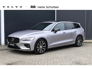 Volvo V60 T8 Plug-in hybrid AWD Ultra Dark | Panoramadak | Trekhaak | 360 graden camera | Head-up display | Verwarmbare voorstoelen, achterbank en stuurwiel | Premium audio by Harman Kardon | Apple carplay/Android auto