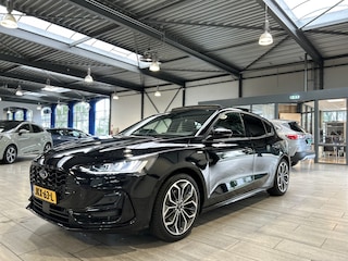 Ford Focus EcoBoost Hybrid 155pk ST-Line X | Trekhaak | Pano | BLIS | Adapt. Cruise | Winterpack | 18" LMV | Garantie Tot 06/2028 |