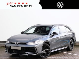 Volkswagen Passat Variant 1.5 eHybrid R-Line Edition | Trekhaak | Panoramadak | DCC | Elektrisch verstelbare stoelen met memory, massage & verwarming | Achteruitrijcamera |