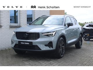 Volvo XC40 B4 Plus Black Edition | Panoramadak | Trekhaak | Verwarmbare voorstoelen, achterbank en stuurwiel | 360 graden camera | Premium audio by Harman Kardon | Apple carplay/Android auto
