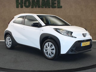 Toyota Aygo 1.0 VVT-i MT Play - ORIGINEEL NEDERLANDSE AUTO - ACHTERUITRIJCAMERA - AIRCO -  APPLE CARPLAY/ANDROID AUTO - CRUISE CONTROL ADAPTIEF - GROOTLICHT ASSISTANT - BLUETOOTH TELEFOONVOORBEREIDING - VOLLEDIG HOMMEL ONDERHOUDEN