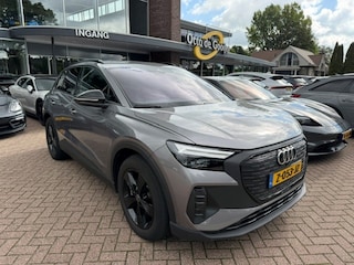 Audi Q4 40 Advanced edition 77 kWh / Camera / CarPlay / RS Seats / Warmtepomp / 19'' / Matrix LED / Stoelverwarming / Dodehoek / DAB / ACC