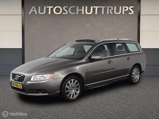 Volvo V70 1.6 T4 Limited Edition LEDER / STOELVERW. / DAKJE / TR.HAAK / NAVI / CLIMA / CRUISE