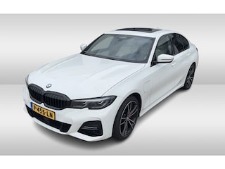 BMW 330e High Executive / SOH 90,5% / Schuifdak / Camera / Head-up / Individual Leder / 19'' / Harman Kardon / Elektr. Stoelen / Laser LED / Stoelverwarming / Dodehoek / DAB / ACC