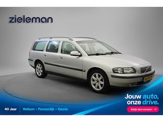 Volvo V70 2.4 Comfort Line Automaat - Airco, Leer, Cruise, Trekhaak