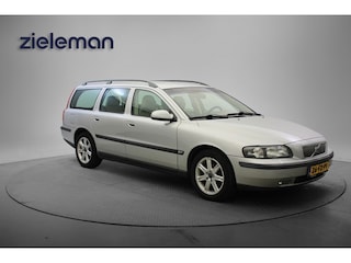 Volvo V70 2.4 Comfort Line Automaat - Airco, Leer, Cruise, Trekhaak