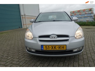 Hyundai Accent 1.4i Dynamic - VOL AUTOMAAT - lage km stand TREKHAAK - AIRCO 2e eigenaar - nieuwe banden - nl auto