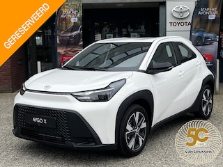 Toyota Aygo Hybrid 115 play AD-CRUISE APPLE/ANDROID CAMERA EL-RAMEN EL-SPIEGELS GO-PACK LM-VELGEN NL-AUTO