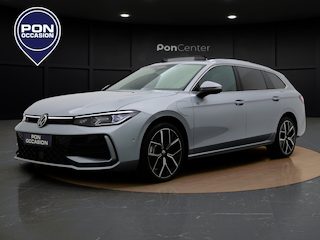 Volkswagen Passat Variant 1.5 eHybrid R-Line | Pano dak | 360 Camera | Elek Achterklep | Stuur-/Stoelverwarming | IQ Light | ACC |