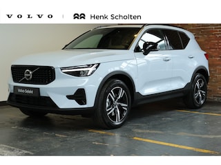 Volvo XC40 B4 Plus Dark | Trekhaak | Panoramadak | Verwarmbare voorstoelen, voorruit en stuurwiel | Premium audio by Harman Kardon | Apple carplay/Android auto | Keyless |