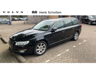 Volvo V70 T4 Inscription Edition | 100% dealer onderhouden | Fullmap Navigatie | Elektrisch Schuif-/Kanteldak | Softleder | Stoelventilatie | Lederlook dashboard | Stoelverwarming | Trekhaak | Parkeersensoren voor en achter | Standkachel | Elektrische verstelbare voorstoelen + memory | Verwarmbare voorruit |