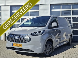 Ford Transit Cust. 340 L2H1 Limited 71 kWh | Navigatie/Android/Apple Carplay | LM Velgen 17" | Verwarmde Voorstoelen/Stuur/Voorruit | PDC Voor en Achter + Achteruitrijcamera | Cruise Control | Airco |