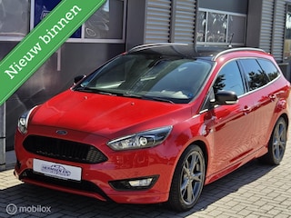 Ford Focus Wagon 1.5 ST-Line Red Edition