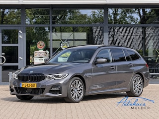 BMW 3-serie Touring 320e Business Edition Plus | M Sport | Leder | Achteruitrijcamera | Panoramadak | Stoelverwarming | SoH 94%