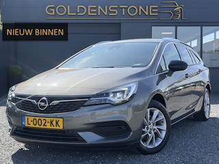 Opel Astra Sports Tourer 1.2 Business Elegance ✓1e Eigenaar✓110pk✓Carplay✓Camera✓Navi✓Clima✓Cruise✓Halfleder✓Comfortstoel✓Pdc V+A✓6 Bak✓Dealer Onderhouden✓Keyless✓Lm velgen✓N.A.P✓Apk tot 06-2027