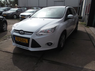 Ford Focus Wagon 1.0 EcoBoost Trend koppakking lek loopt wel