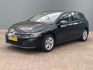 Volkswagen Golf 1.0 eTSI Life Business 16" Lichtmetaal | Parkeersensoren Voor + Achter | Climate Control | LED | Draadloze Carplay | Airco (automatisch) | Apple Carplay/Android Auto|telefoonintegratie premium | Cruise control adaptief