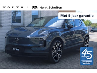 Volvo EX30 P5 Long Range Ultra Europa 69 kWh 45th Anniversary Edition | 5 jaar garantie - (2 jaar extra fabrieksgarantie) | Zwarte Interieur Bekleding | 20 inch lichtmetalen velgen | Getint glas achter | Verwarmde voorstoelen en stuurwiel | Panoramadak | 360 Graden Camera | Premium Audio By Harman Kardon | Draadloze telefoonlader | Pilot Assist | Parkeerassistent |