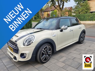 Mini Mini 5-Deurs 2.0 Serious Business Aut. SPORTLEER / PANORAMADAK / CAMERA / LED / 18 INCH / NAVI